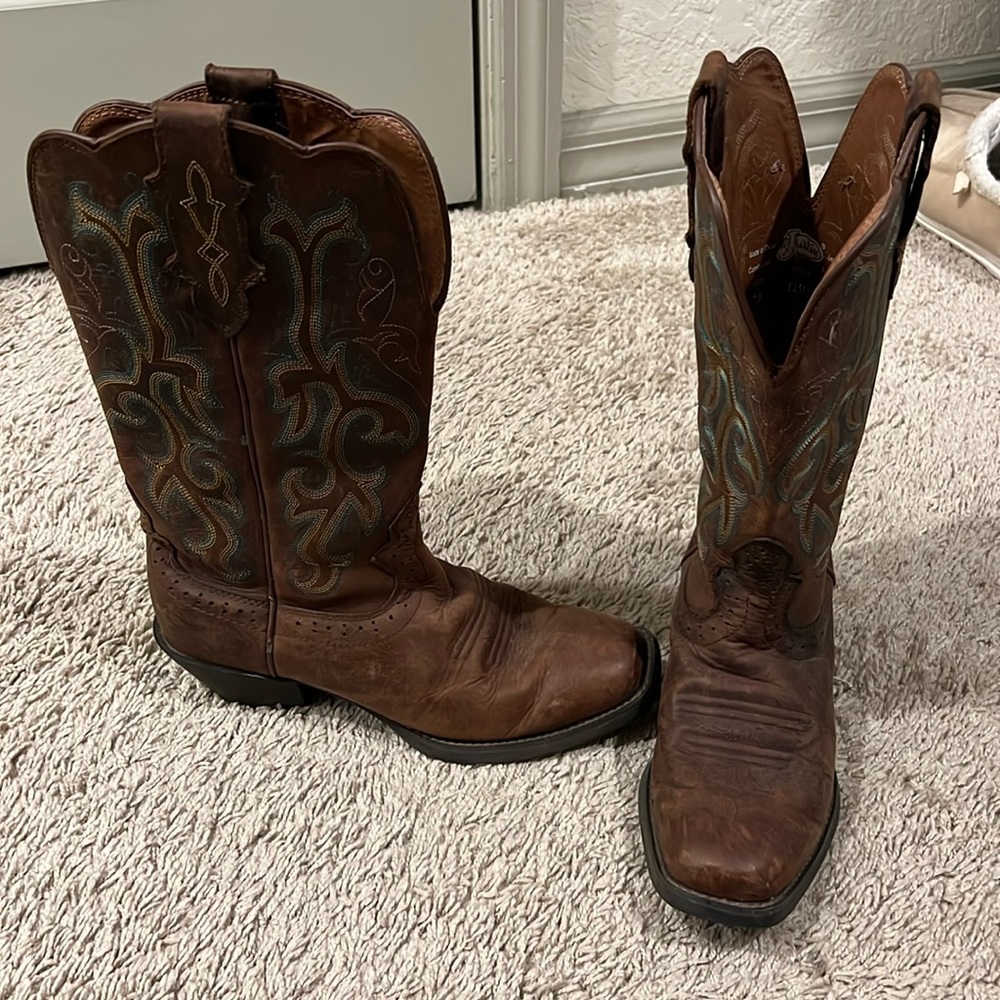 Women’s cow girl boots